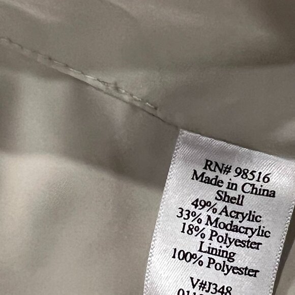 Coldwater Creek Snow Leopard Faux Fur Vest, Button, Pockets, L - Picture 4 of 10